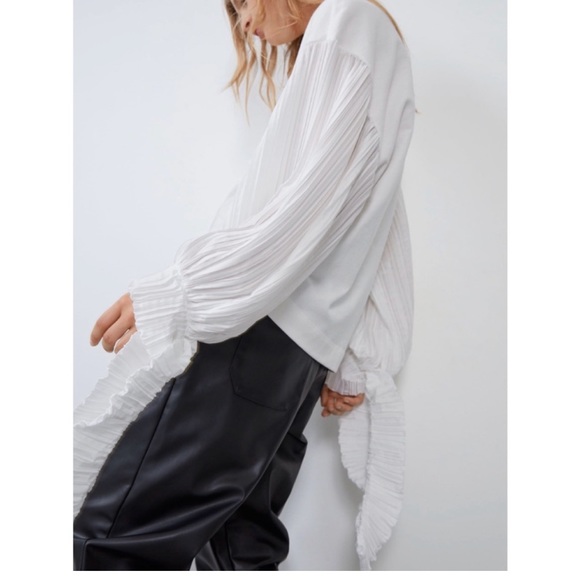 Zara White Sweatshirt with Pleated Sleeves - Picture 4 of 5